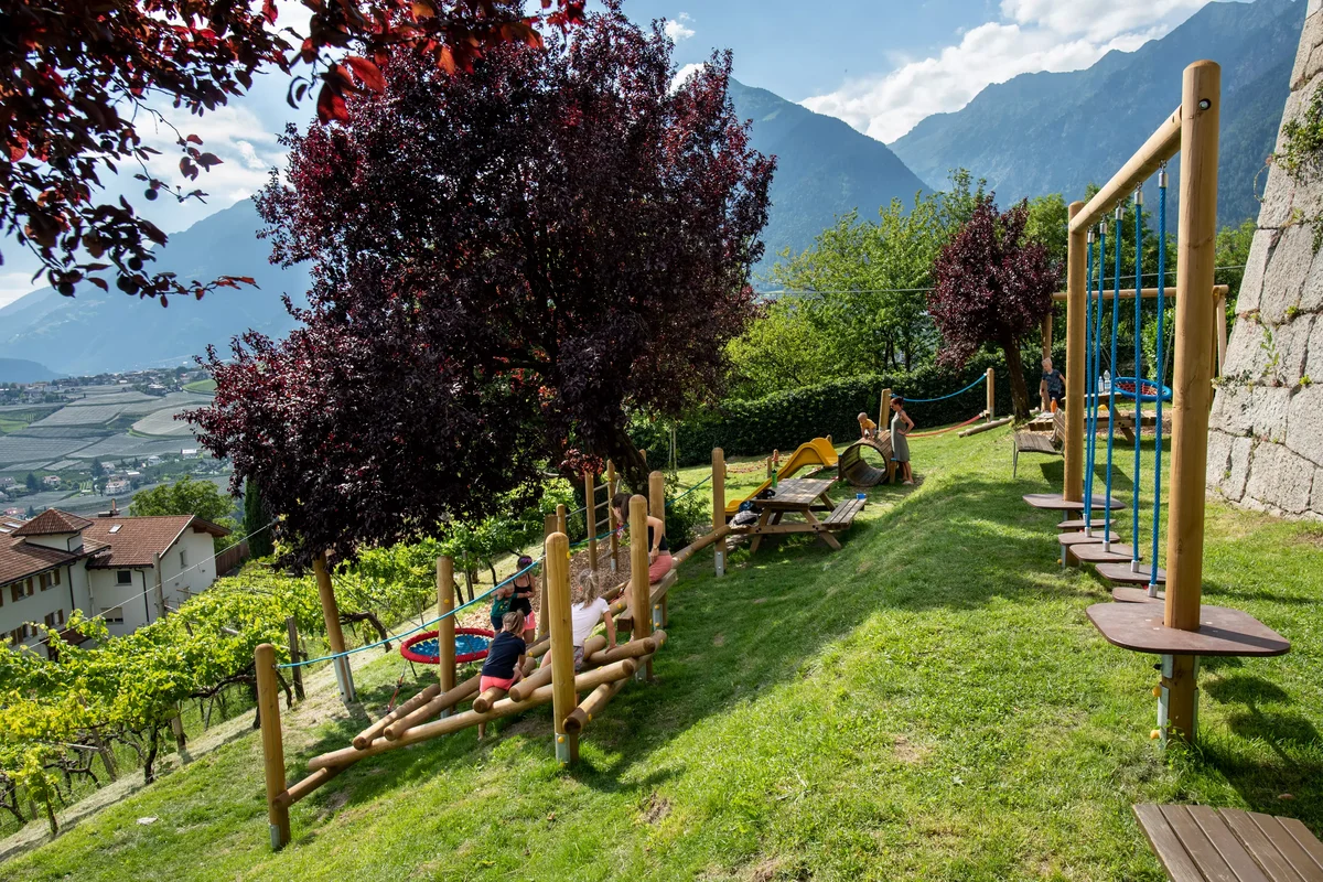 Gibt es einen Spielplatz in der Nähe des Hotels?