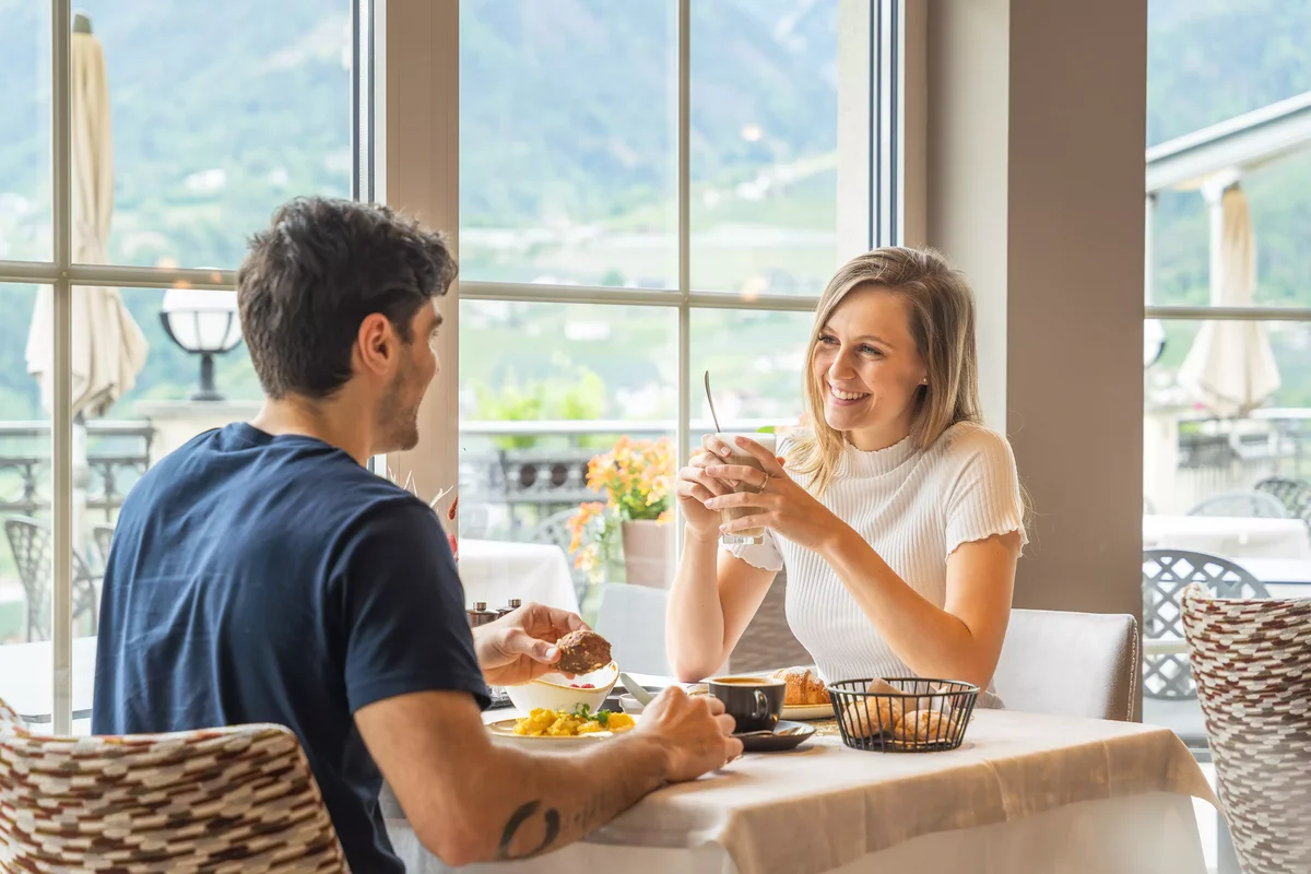 Können Appartementgäste Frühstück oder Halbpension im Hotel buchen?