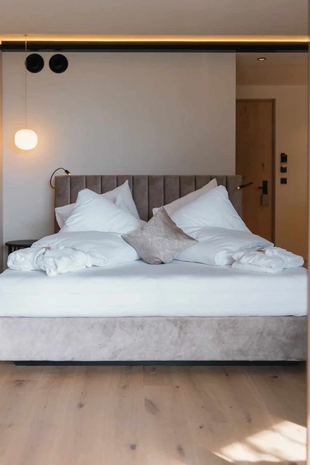 Welche Zimmerkategorien bietet das Hotel Schlosswirt in Schenna an?