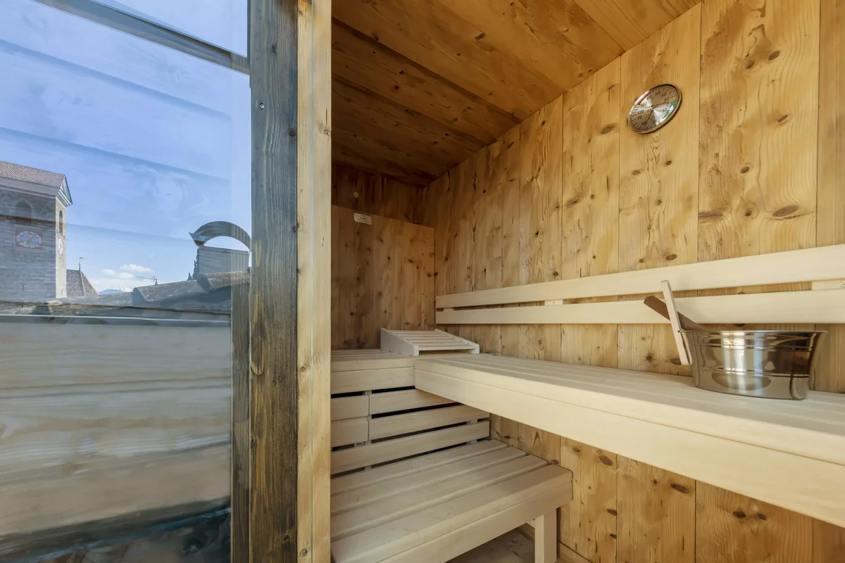 Welche Zimmer und Suiten bieten besondere Wellness-Extras?